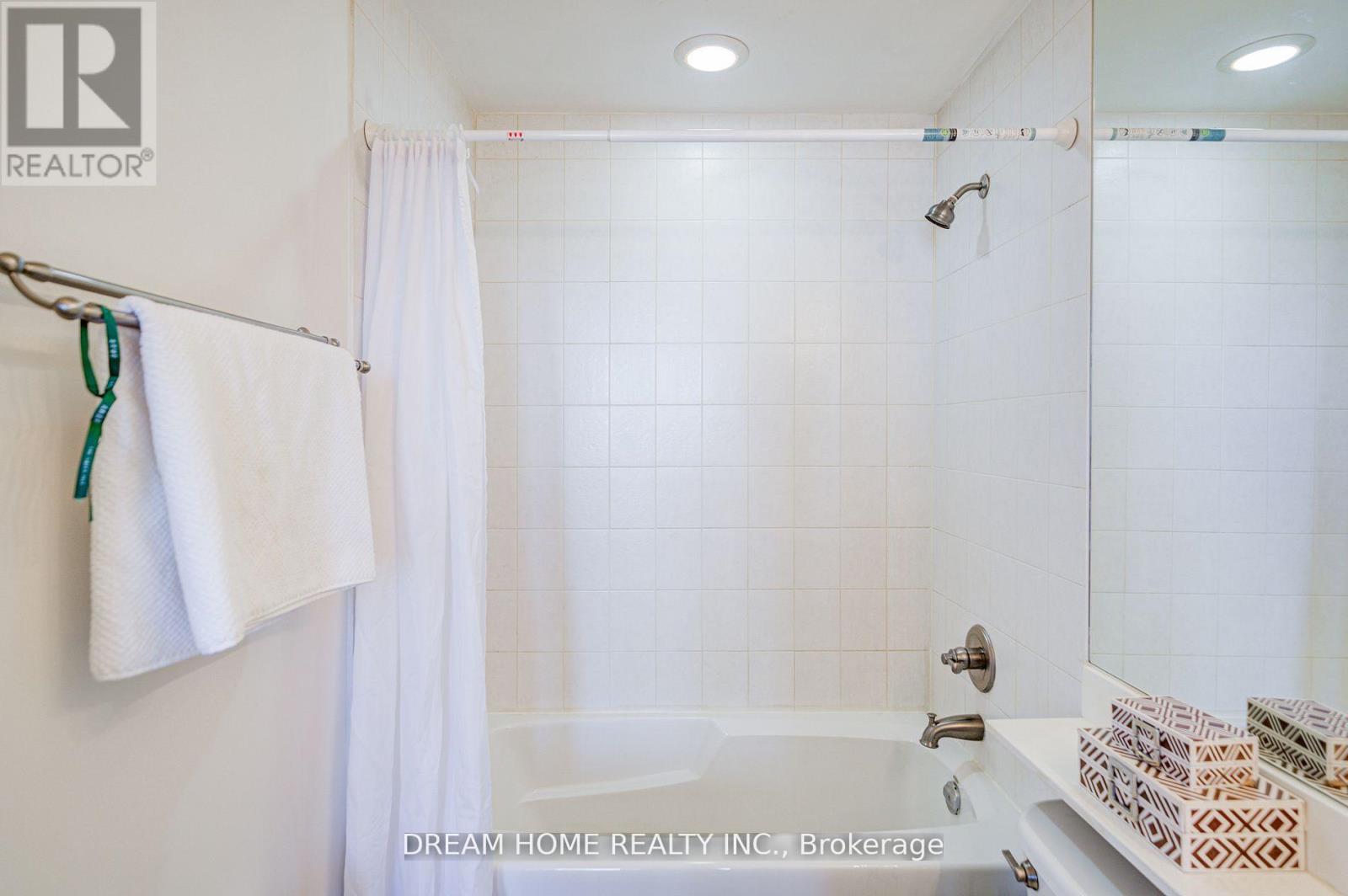 2004 - 388 Prince Of Wales Drive, Mississauga, Ontario  L5B 0A1 - Photo 31 - W12459099