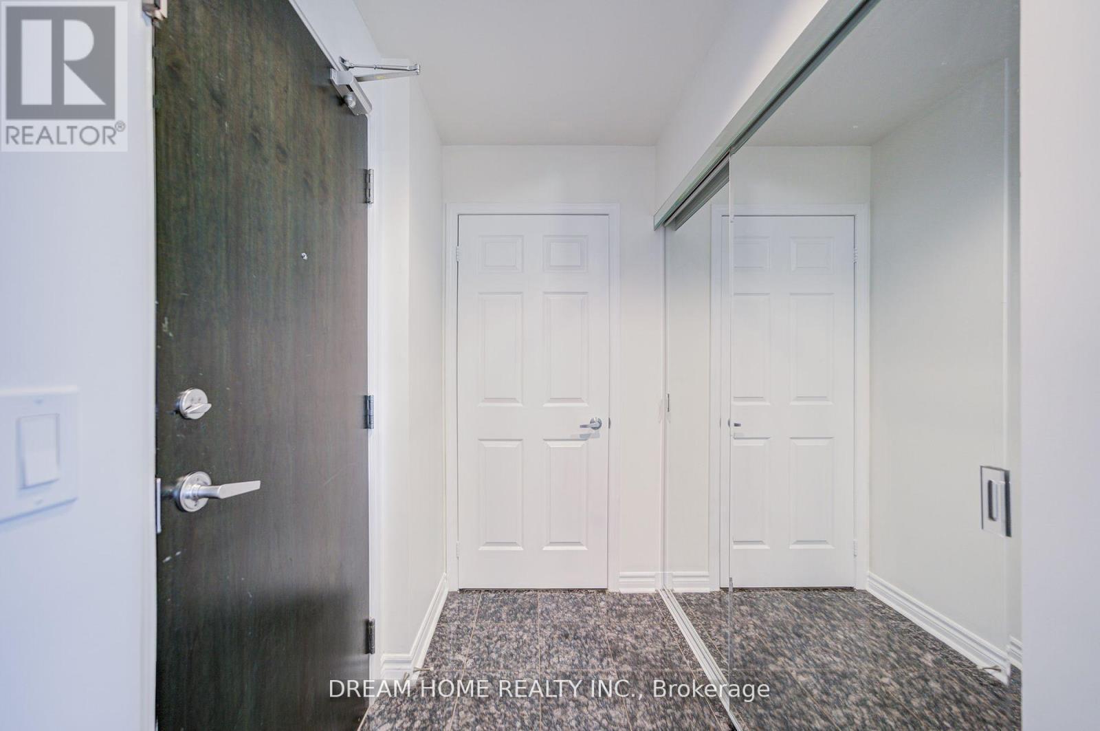 2004 - 388 Prince Of Wales Drive, Mississauga, Ontario  L5B 0A1 - Photo 6 - W12459099