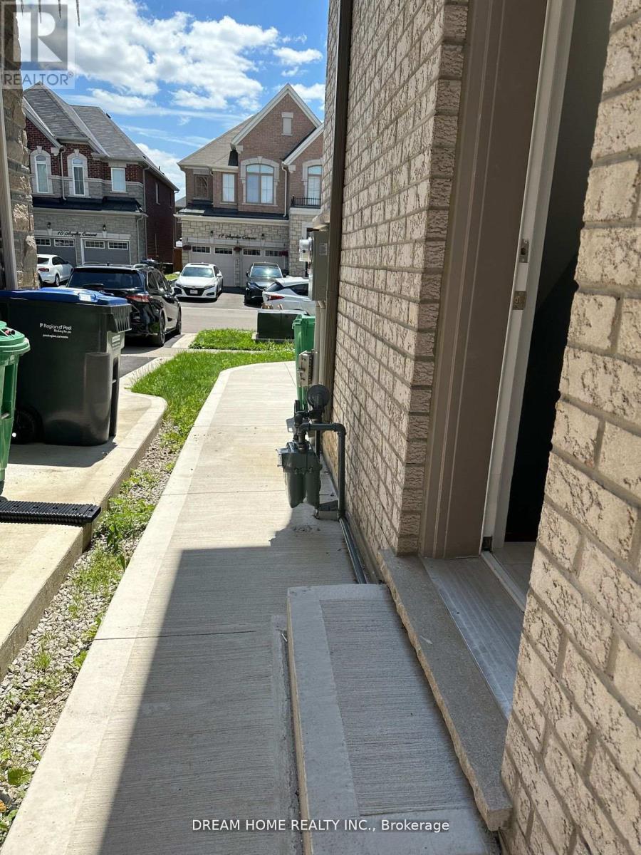 11 Argelia Crescent E, Brampton, Ontario  L6X 0E7 - Photo 2 - W12459101