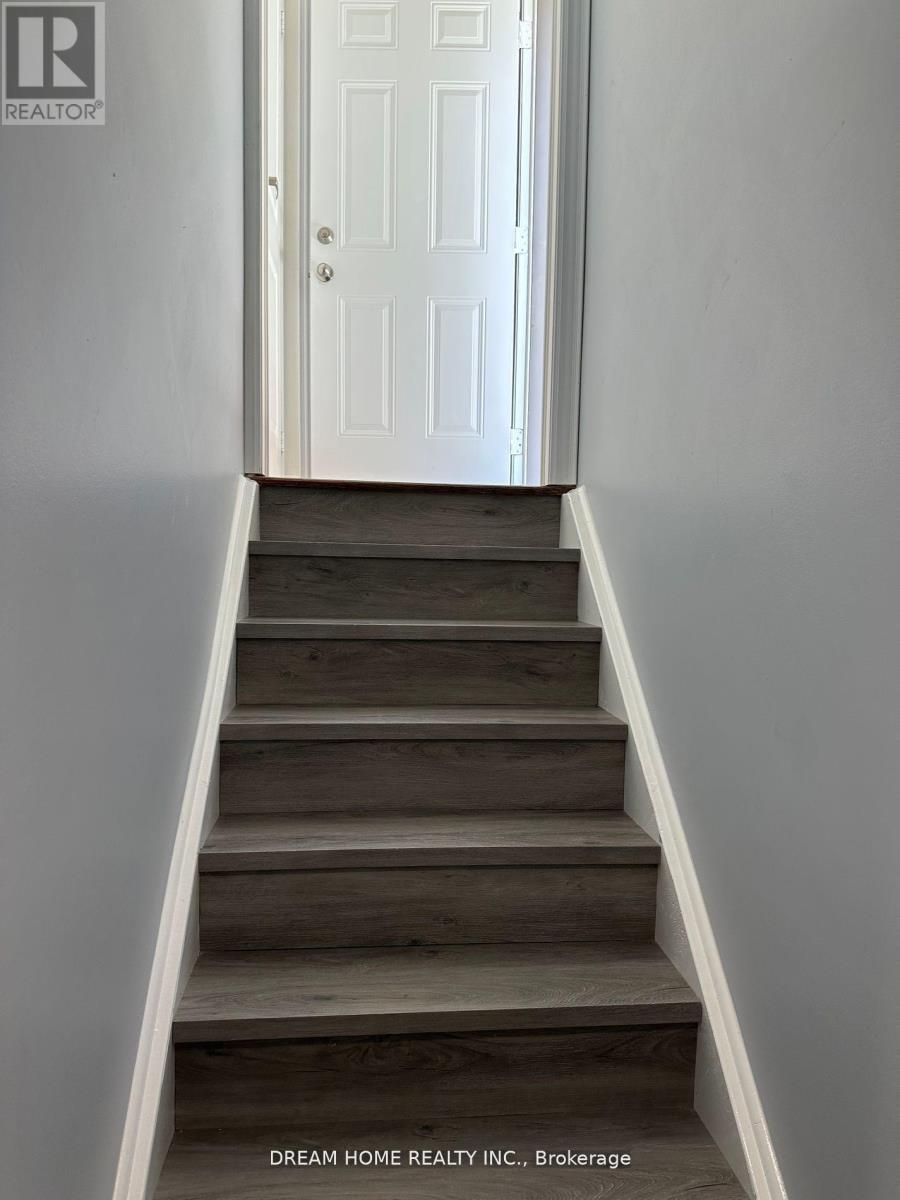 11 Argelia Crescent E, Brampton, Ontario  L6X 0E7 - Photo 5 - W12459101