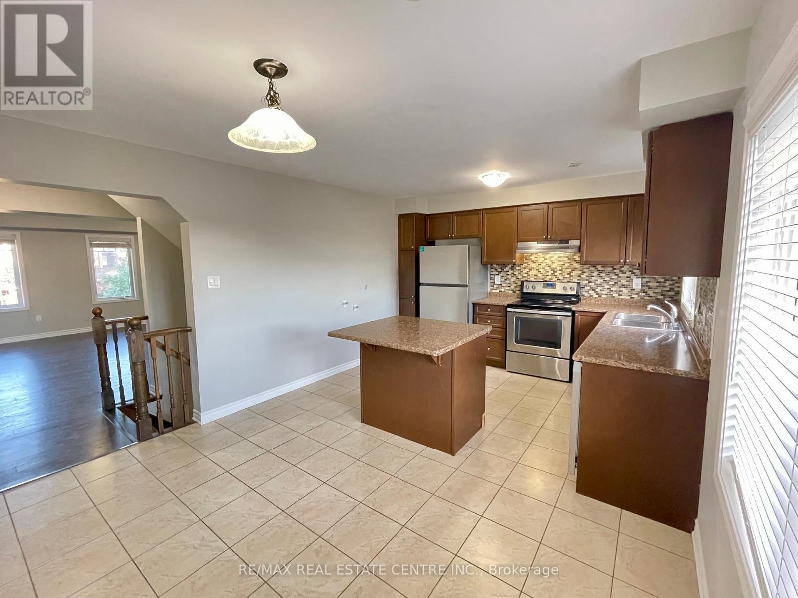 14 Quillberry Close, Brampton, Ontario  L7A 4N8 - Photo 12 - W12459103