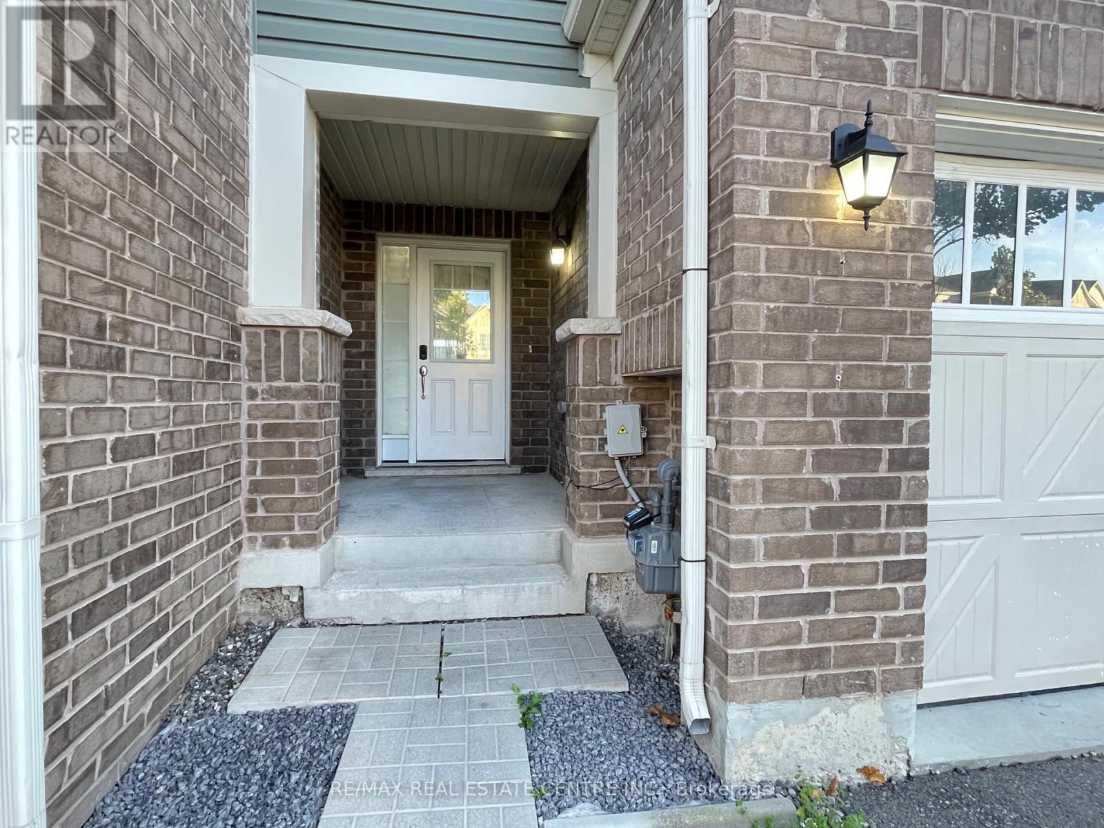 14 Quillberry Close, Brampton, Ontario  L7A 4N8 - Photo 3 - W12459103