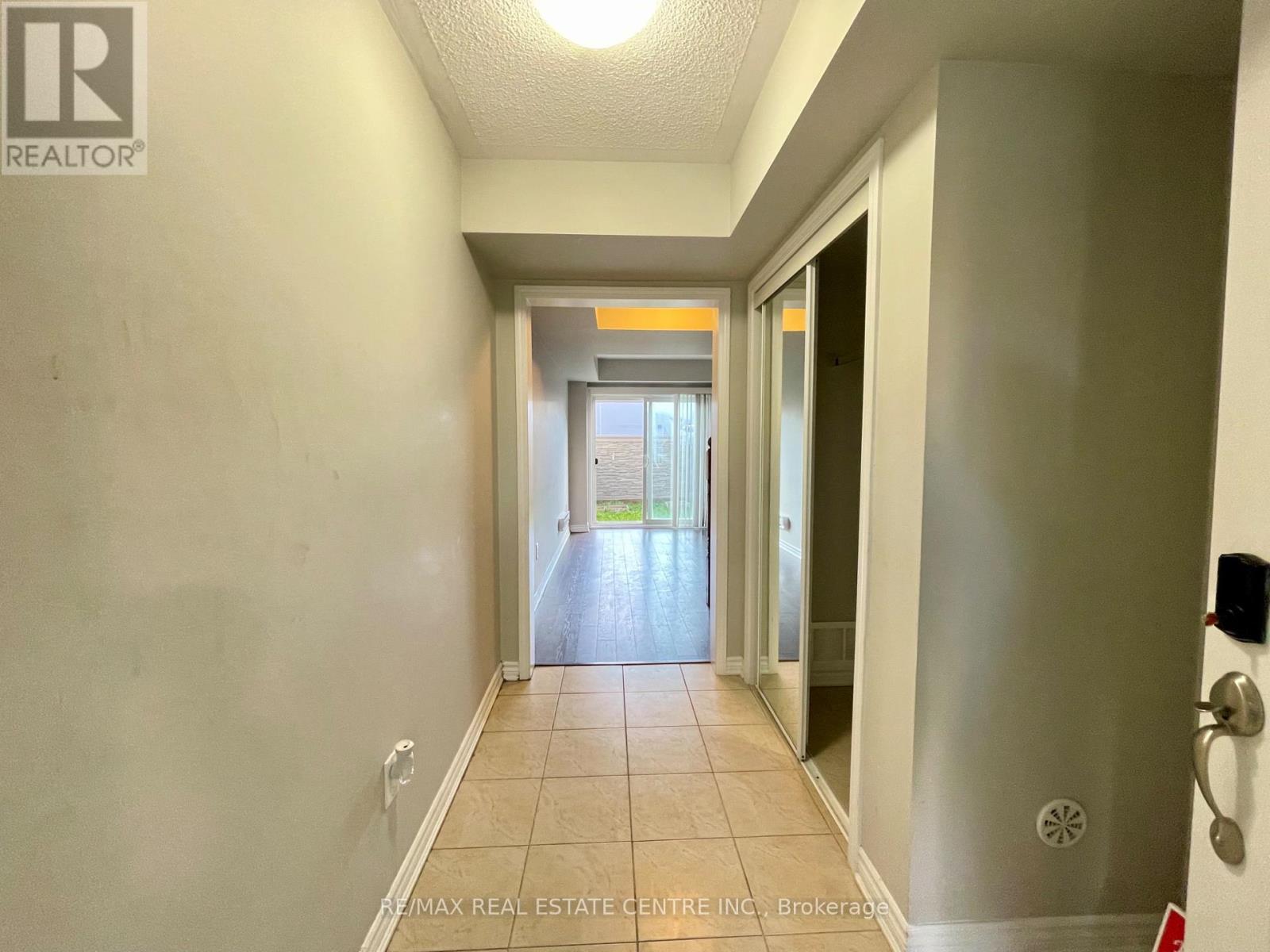 14 Quillberry Close, Brampton, Ontario  L7A 4N8 - Photo 4 - W12459103