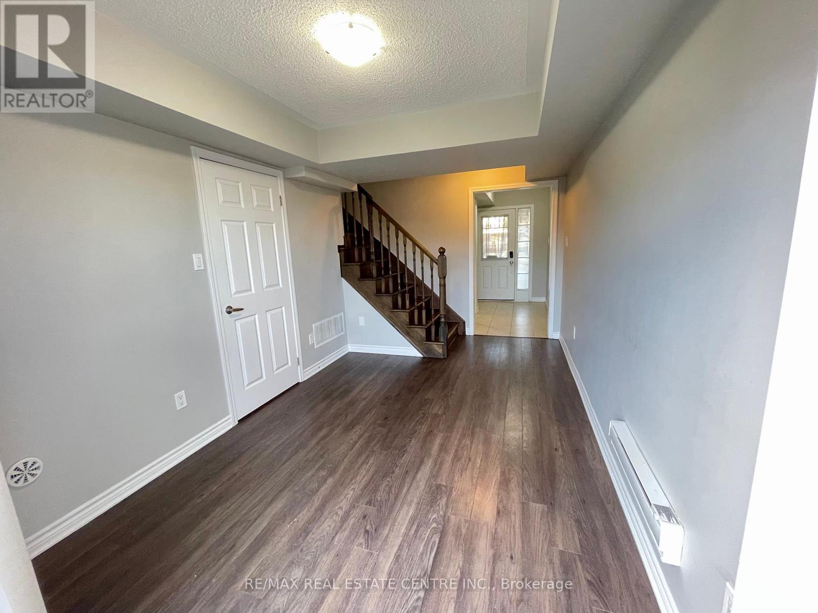 14 Quillberry Close, Brampton, Ontario  L7A 4N8 - Photo 6 - W12459103