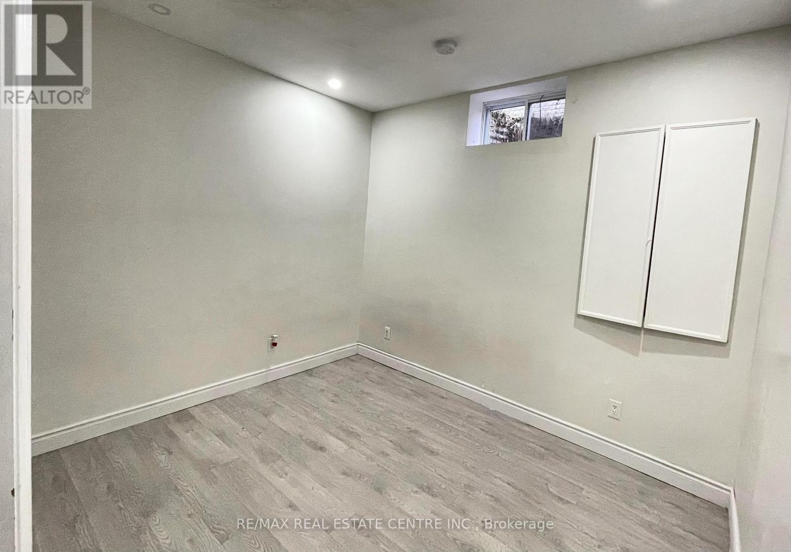 Legal Basement - 5866 Valley Way, Niagara Falls, Ontario  L2E 1Y1 - Photo 5 - X12459102