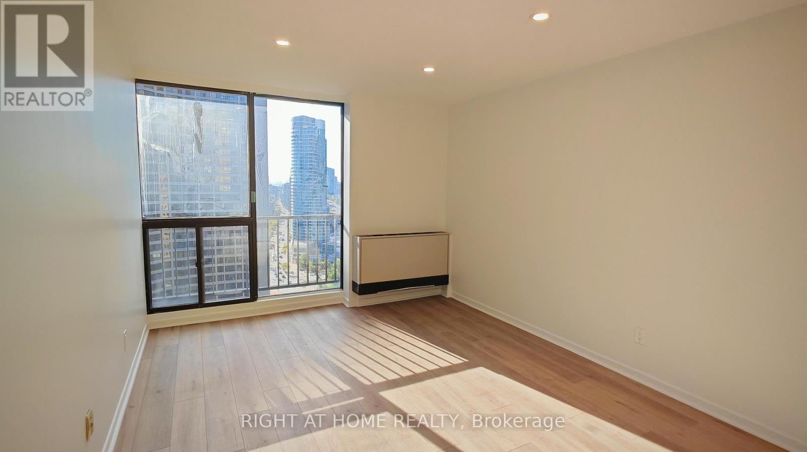 2434 - 33 Harbour Square, Toronto, Ontario  M5J 2G2 - Photo 7 - C12458745