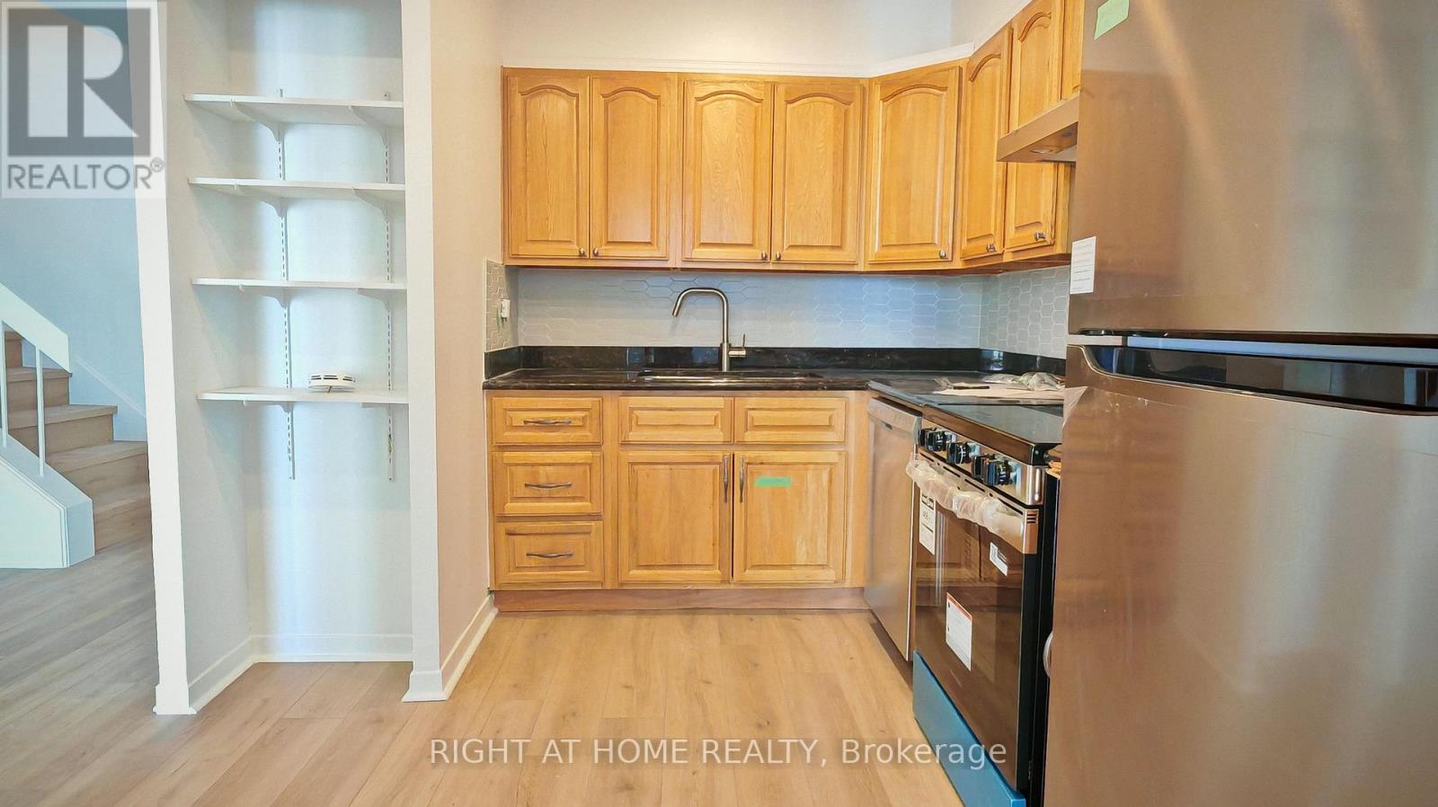2434 - 33 Harbour Square, Toronto, Ontario  M5J 2G2 - Photo 4 - C12458745