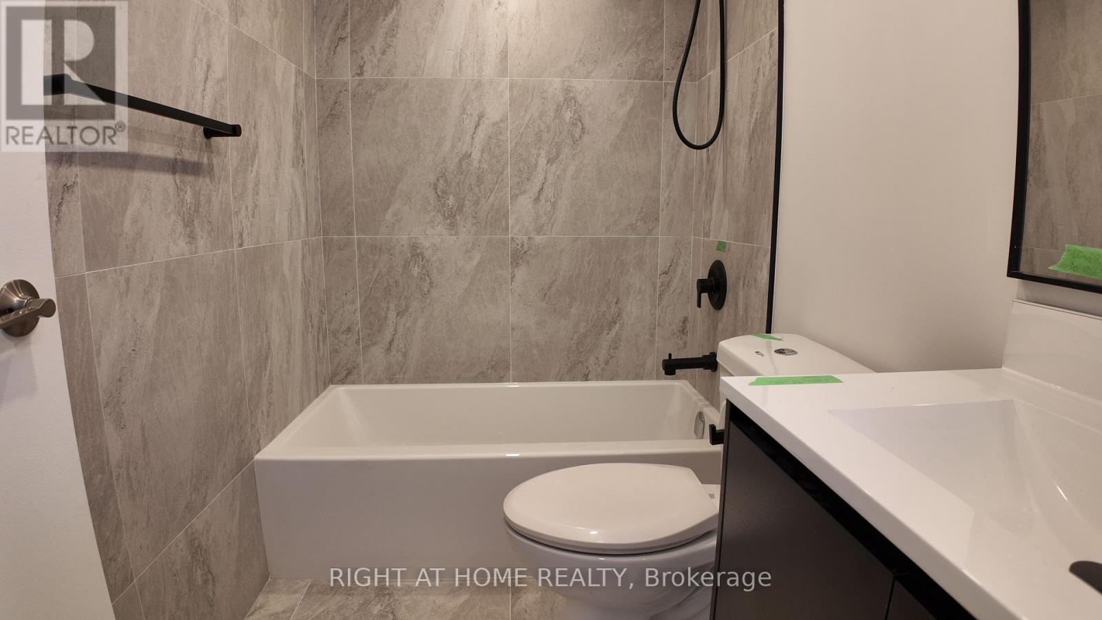 2434 - 33 Harbour Square, Toronto, Ontario  M5J 2G2 - Photo 8 - C12458745