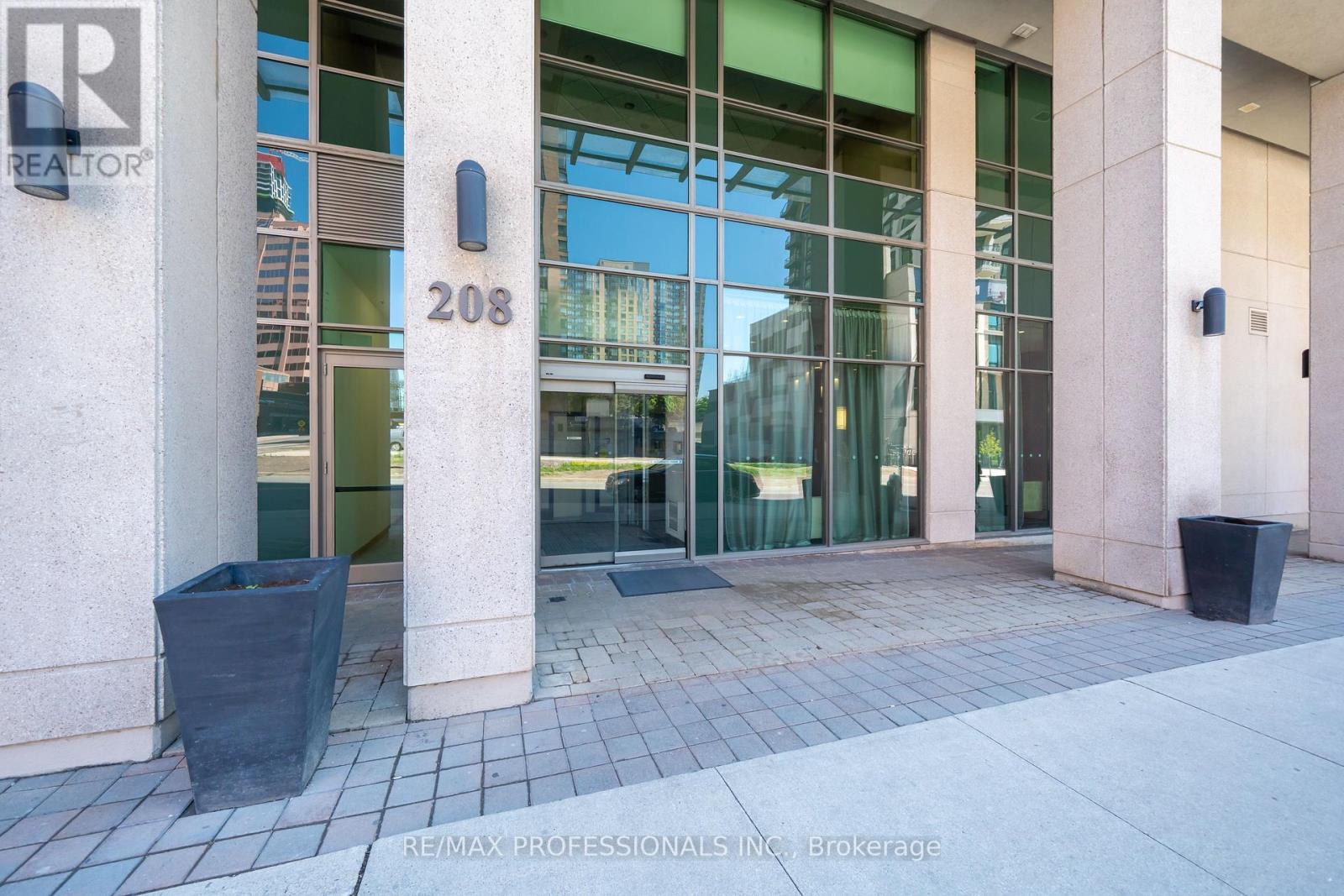 1703 - 208 Enfield Place, Mississauga, Ontario  L5B 0B8 - Photo 2 - W12459110
