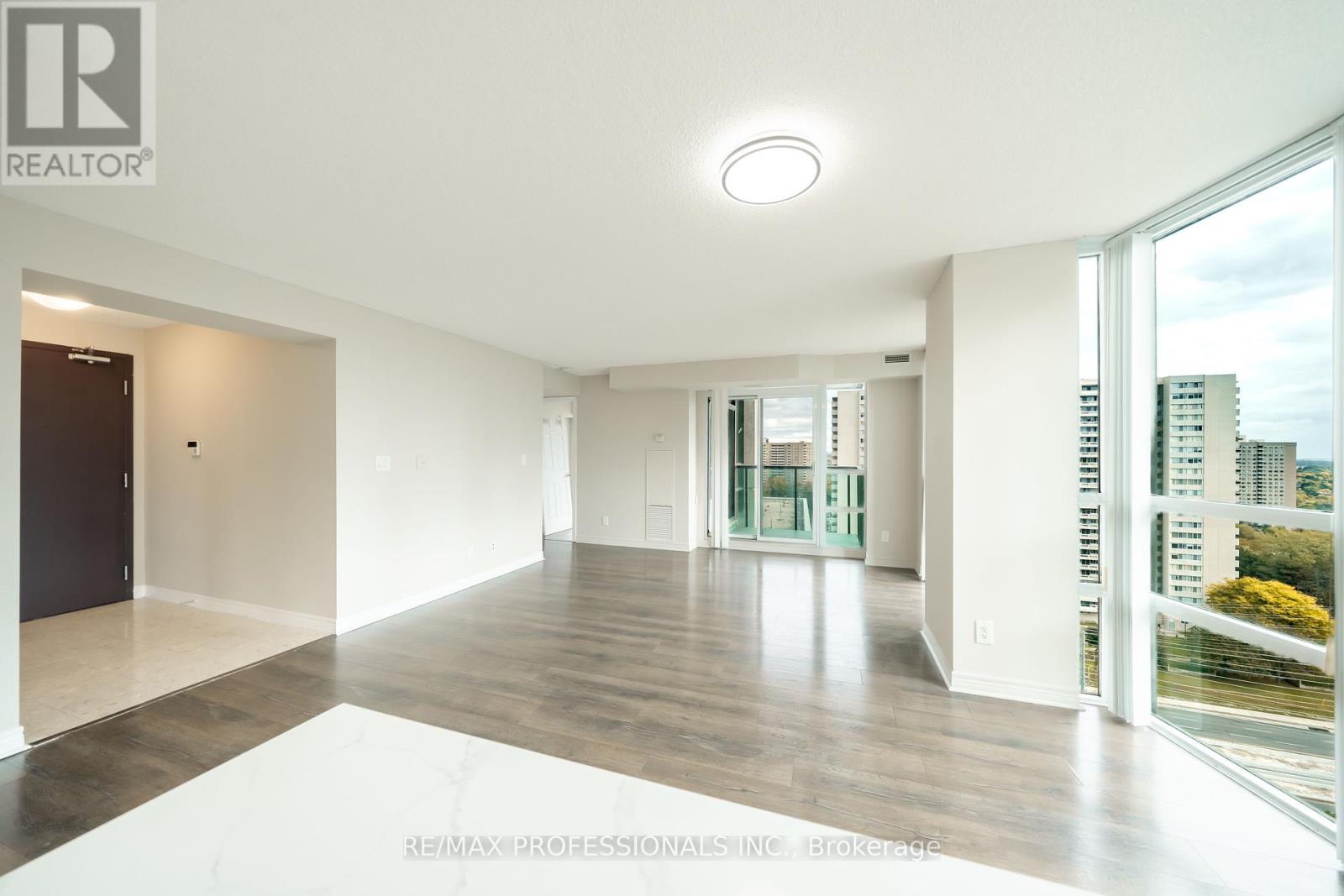 1703 - 208 Enfield Place, Mississauga, Ontario  L5B 0B8 - Photo 4 - W12459110