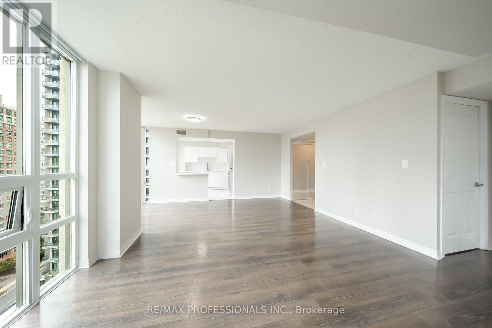 1703 - 208 Enfield Place, Mississauga, Ontario  L5B 0B8 - Photo 6 - W12459110