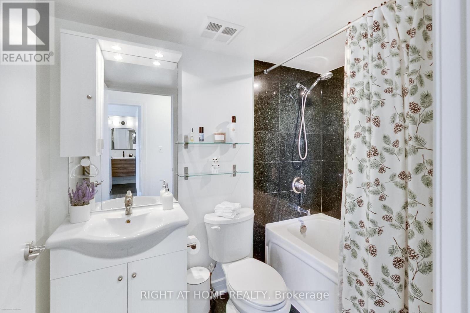 Lph02 - 16 Harrison Garden Boulevard, Toronto, Ontario  M2N 7J6 - Photo 15 - C12459121
