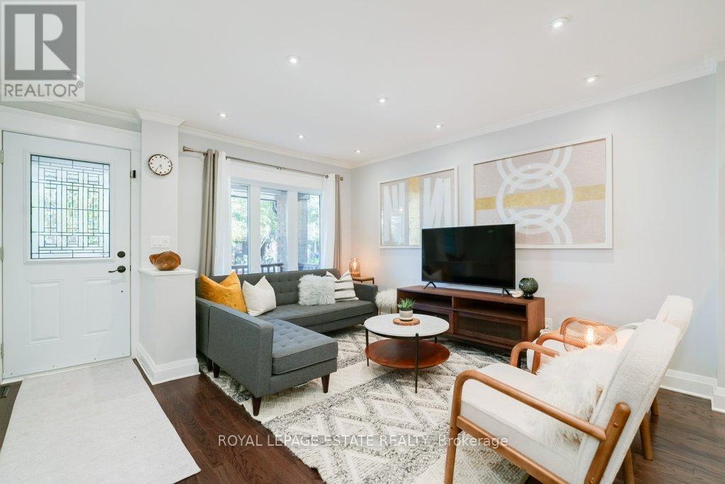 331 Scarborough Road, Toronto, Ontario  M4E 3M9 - Photo 3 - E12459119