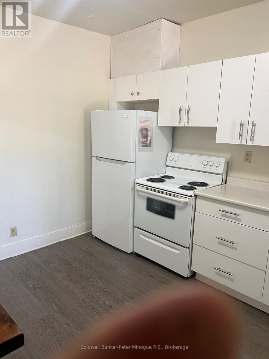 586 Main Street E, North Bay, Ontario  P1B 1B8 - Photo 2 - X12274089