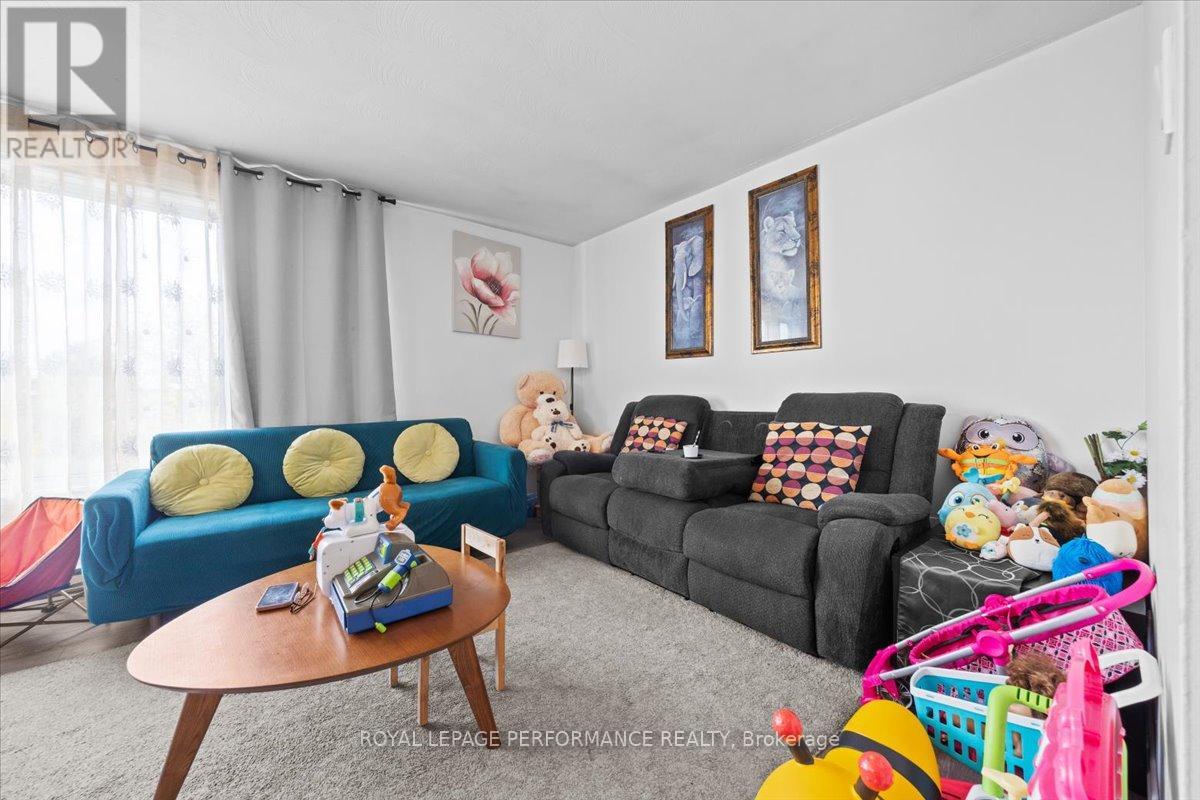 1702 Russell Road, Ottawa, Ontario  K1G 0M9 - Photo 12 - X12459125