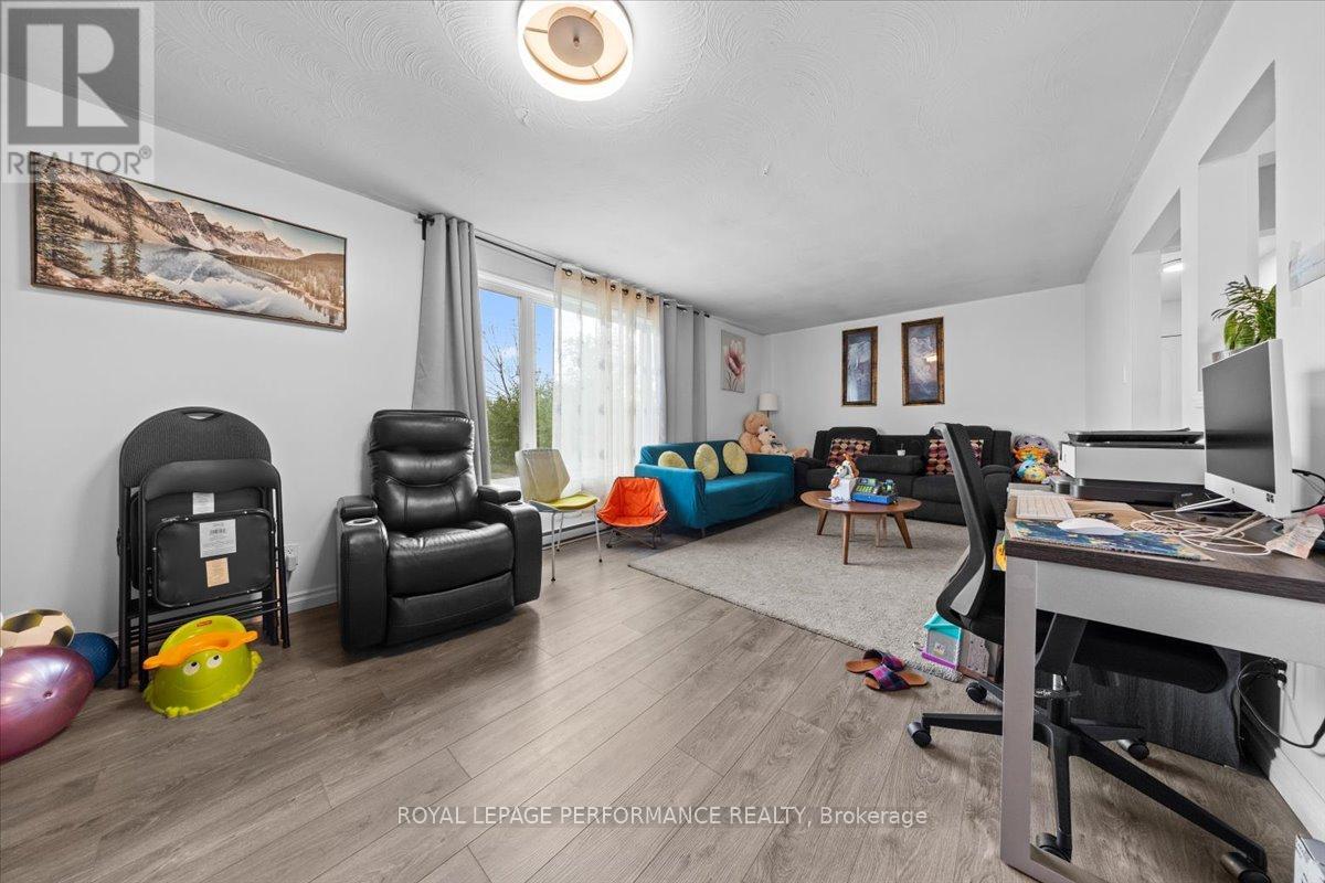 1702 Russell Road, Ottawa, Ontario  K1G 0M9 - Photo 13 - X12459125