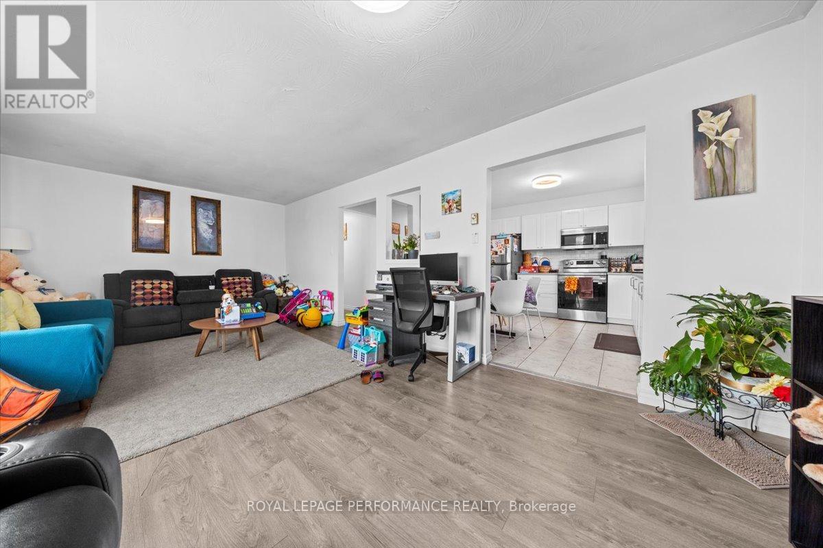 1702 Russell Road, Ottawa, Ontario  K1G 0M9 - Photo 14 - X12459125