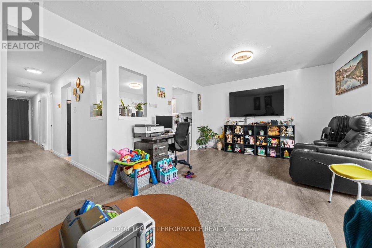 1702 Russell Road, Ottawa, Ontario  K1G 0M9 - Photo 15 - X12459125