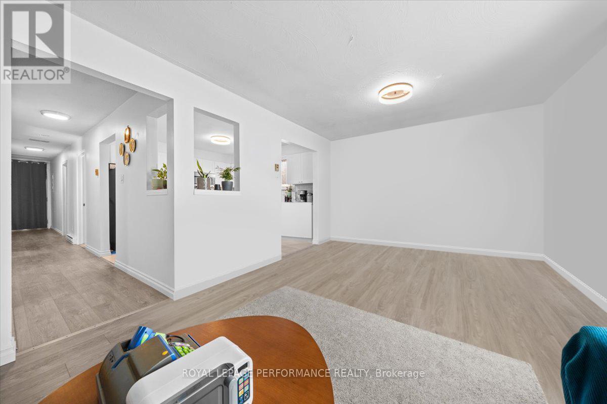 1702 Russell Road, Ottawa, Ontario  K1G 0M9 - Photo 16 - X12459125