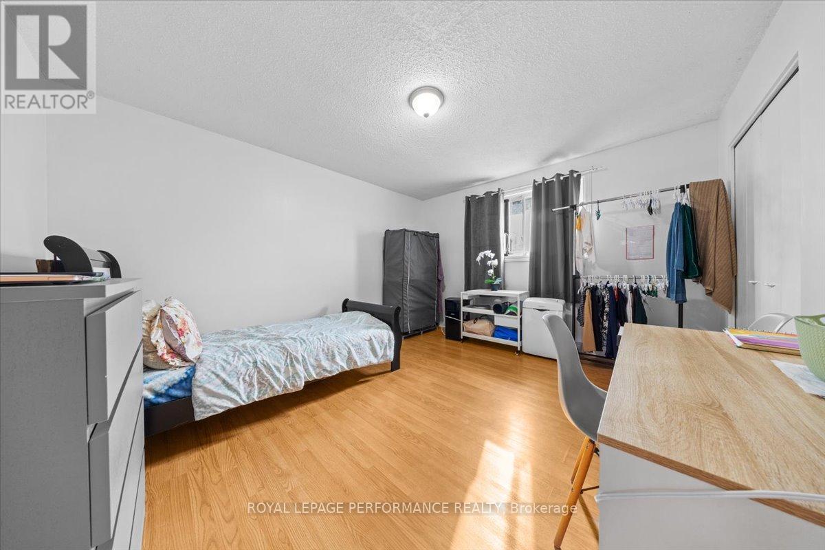 1702 Russell Road, Ottawa, Ontario  K1G 0M9 - Photo 22 - X12459125