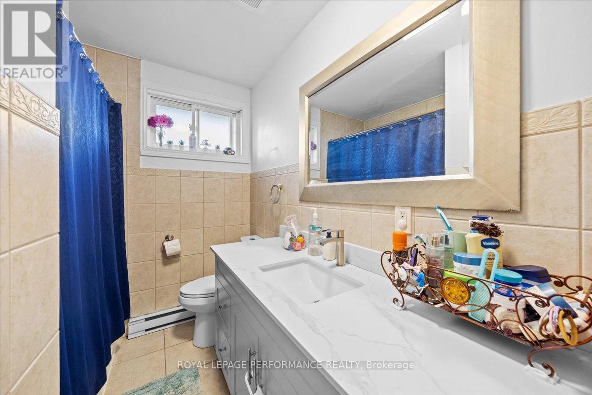 1702 Russell Road, Ottawa, Ontario  K1G 0M9 - Photo 26 - X12459125