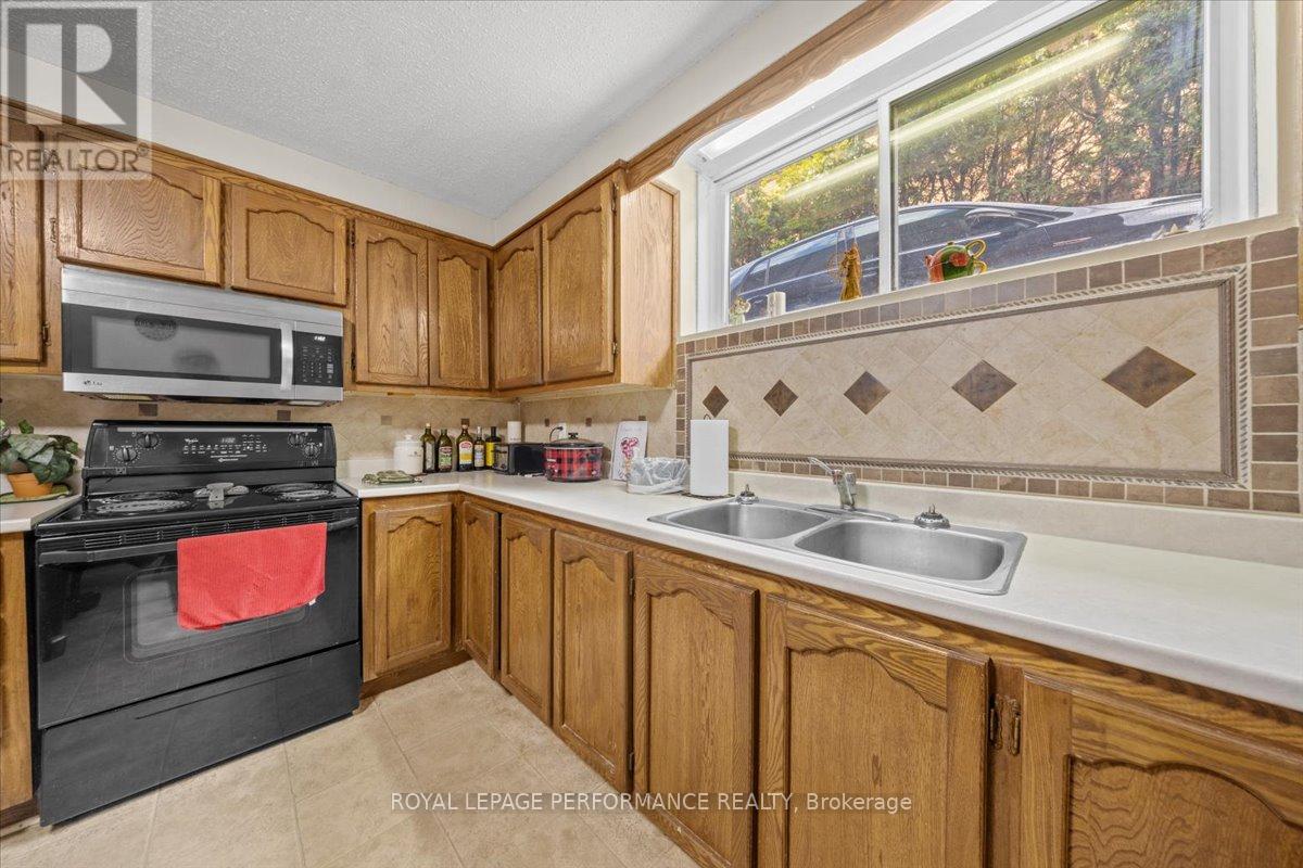 1702 Russell Road, Ottawa, Ontario  K1G 0M9 - Photo 27 - X12459125