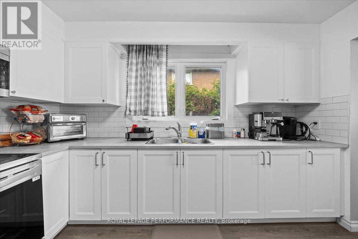 1702 Russell Road, Ottawa, Ontario  K1G 0M9 - Photo 3 - X12459125