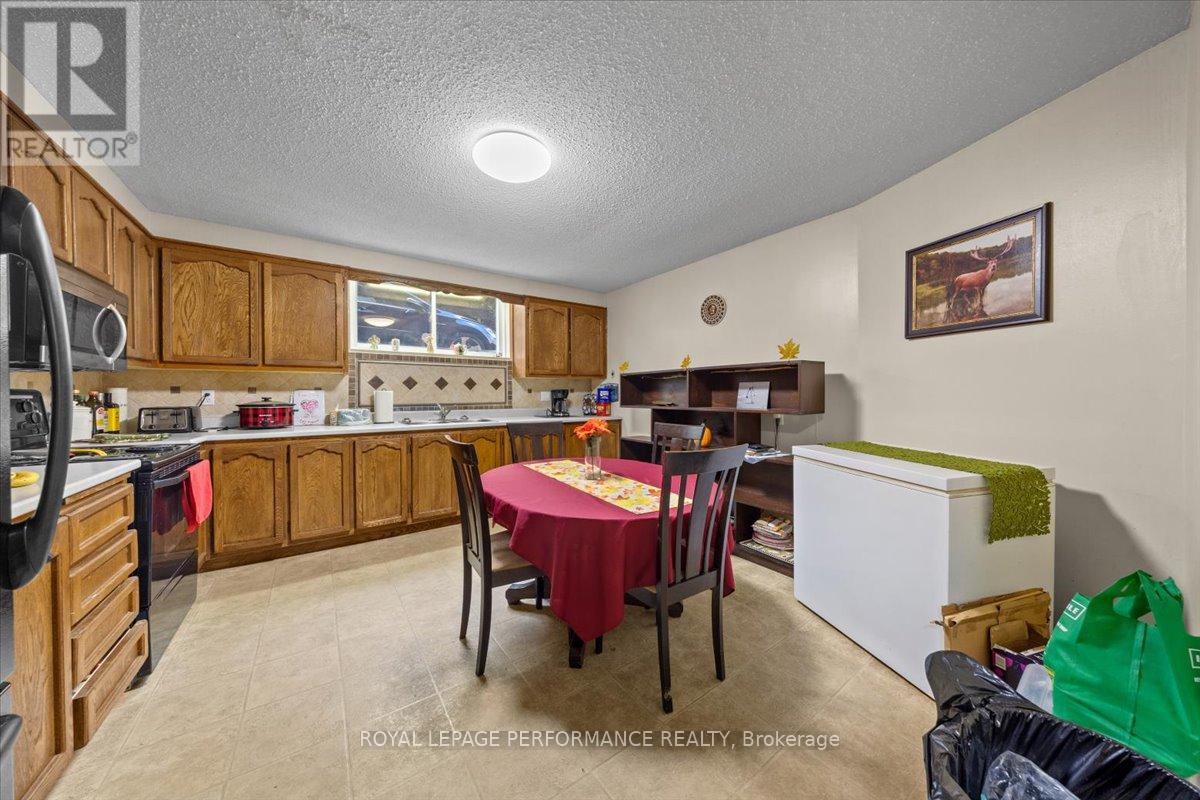 1702 Russell Road, Ottawa, Ontario  K1G 0M9 - Photo 30 - X12459125