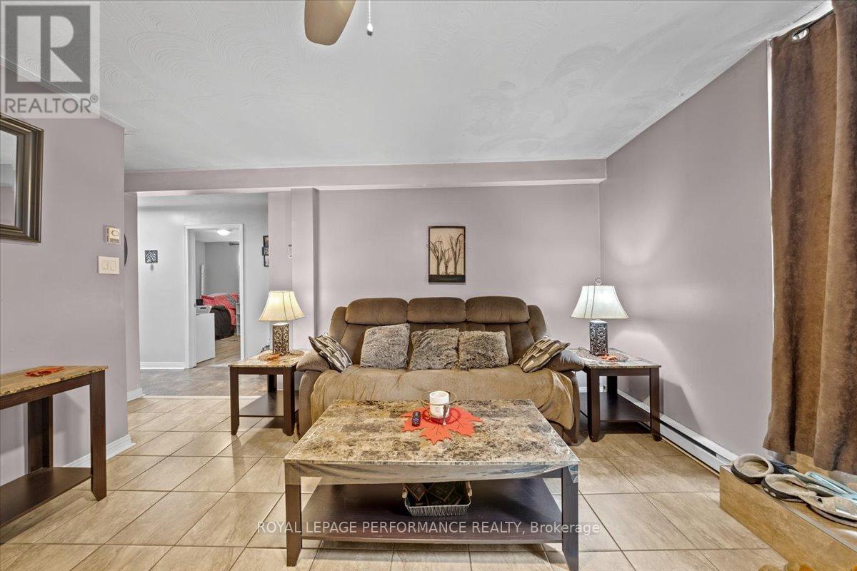 1702 Russell Road, Ottawa, Ontario  K1G 0M9 - Photo 32 - X12459125