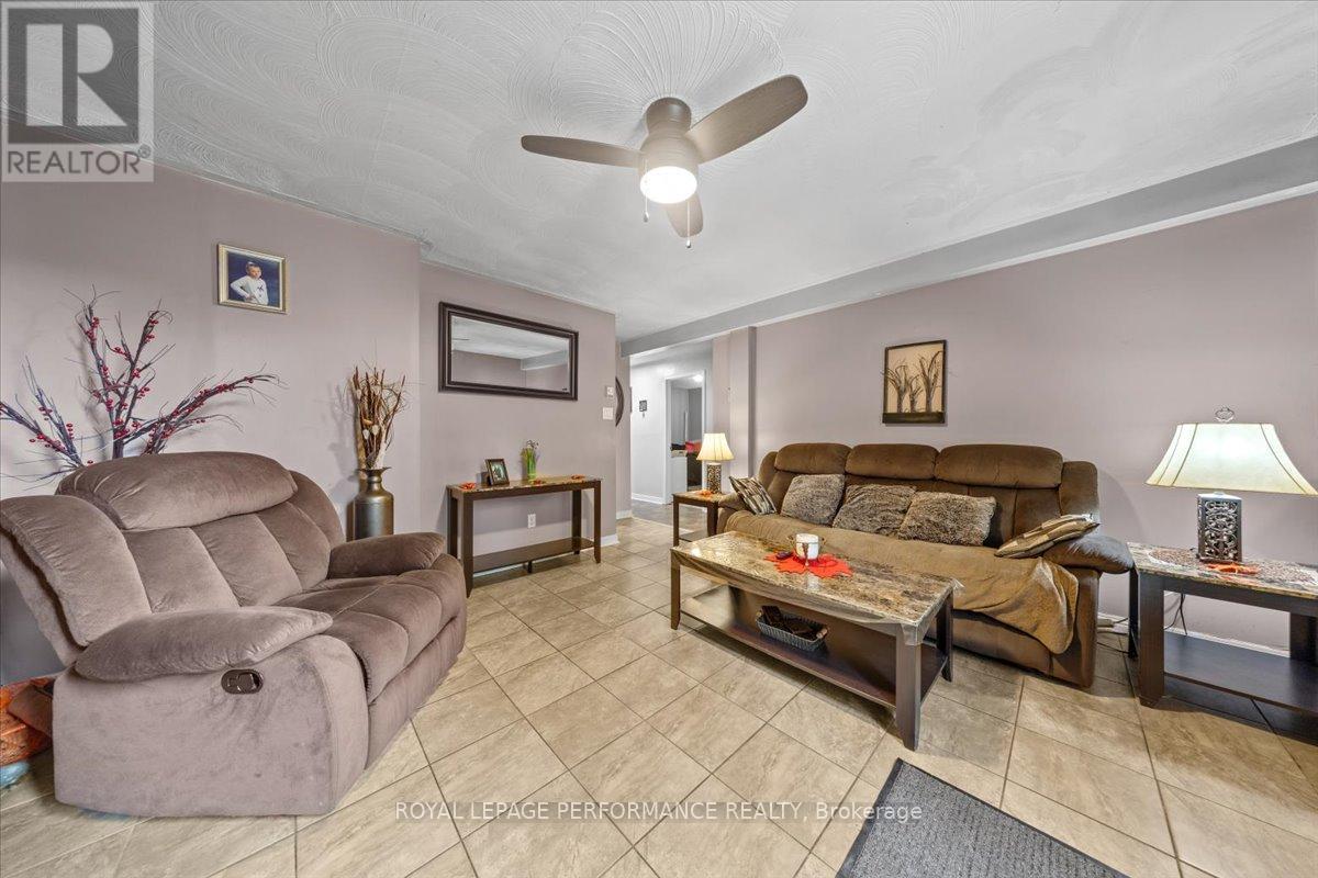 1702 Russell Road, Ottawa, Ontario  K1G 0M9 - Photo 33 - X12459125
