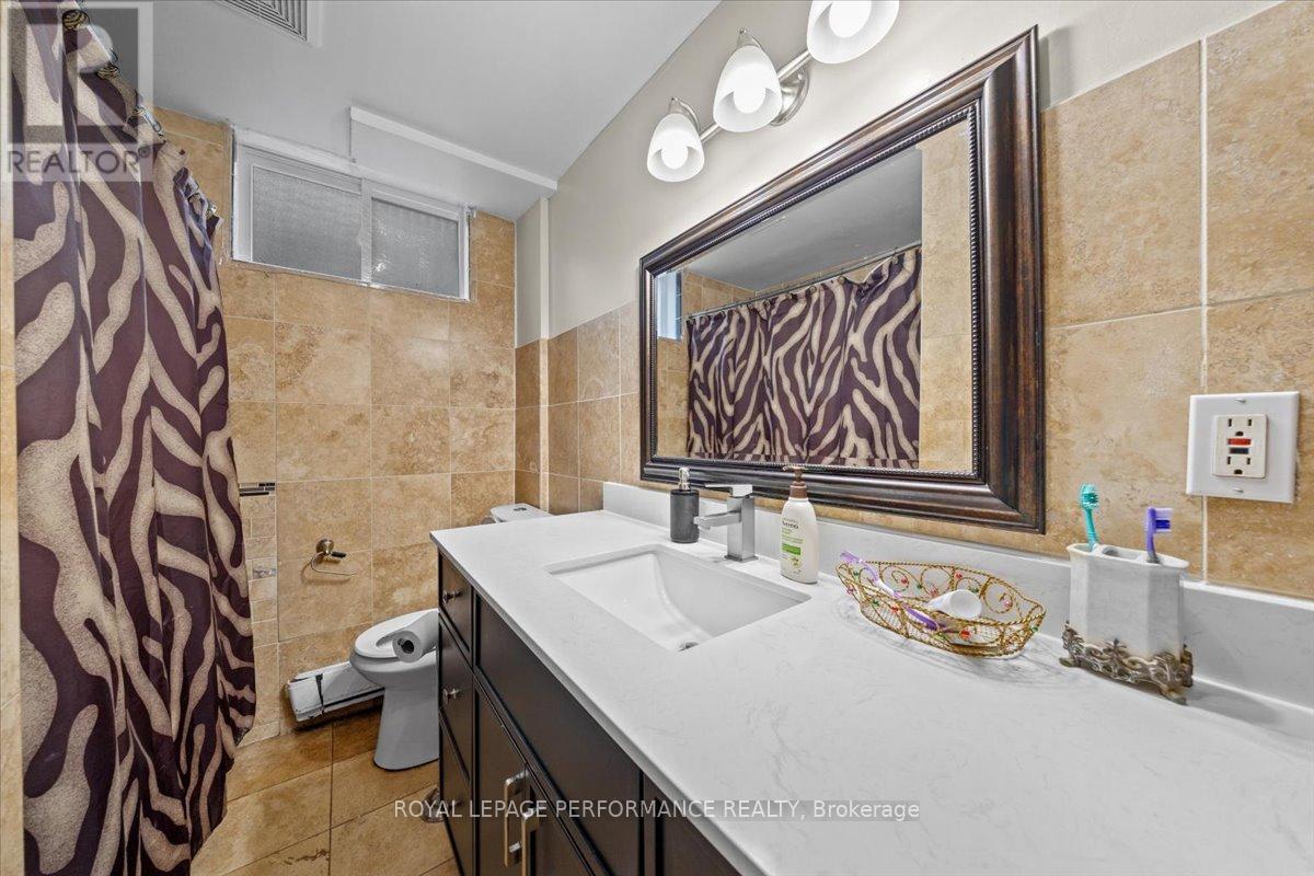 1702 Russell Road, Ottawa, Ontario  K1G 0M9 - Photo 38 - X12459125