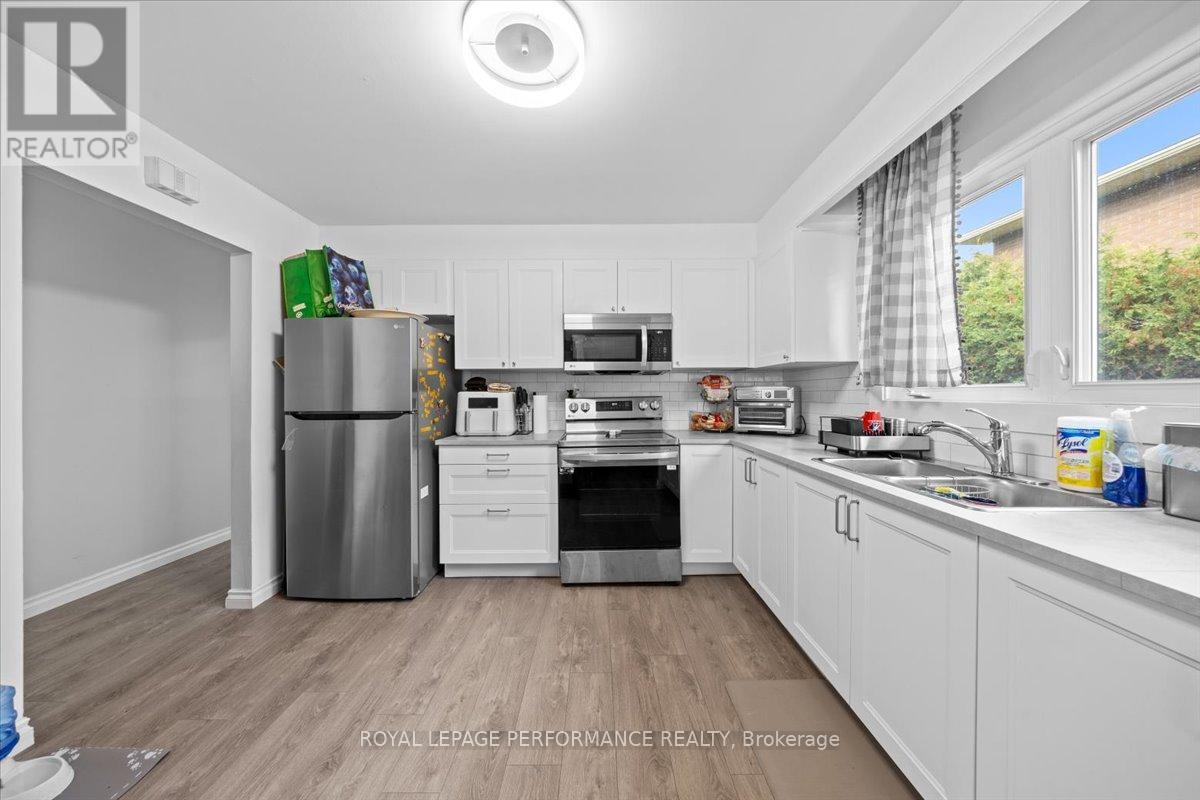 1702 Russell Road, Ottawa, Ontario  K1G 0M9 - Photo 6 - X12459125