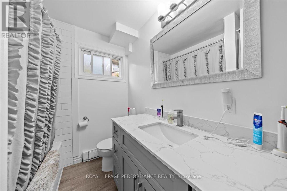 1702 Russell Road, Ottawa, Ontario  K1G 0M9 - Photo 9 - X12459125