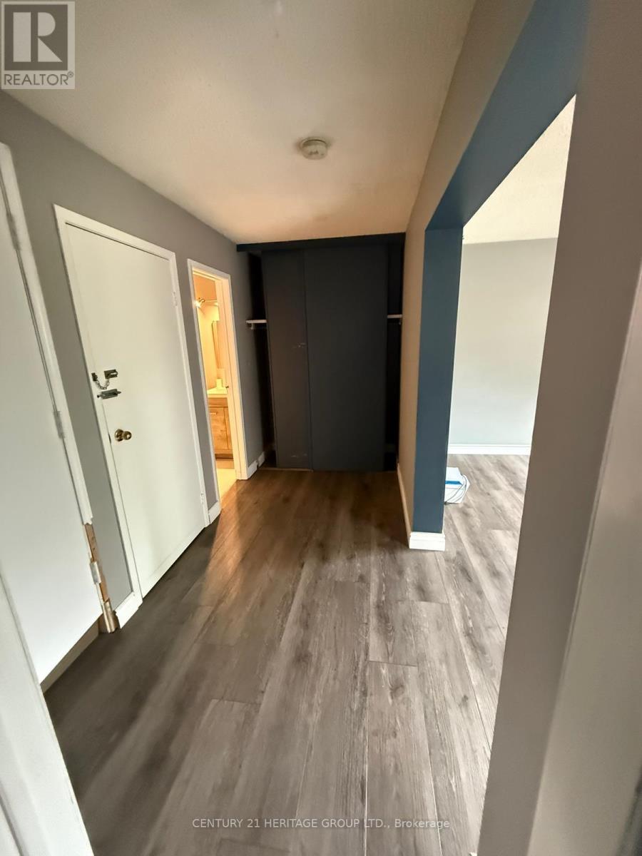 Main - 32 Histon Crescent, Brampton, Ontario  L6V 3R1 - Photo 5 - W12357556