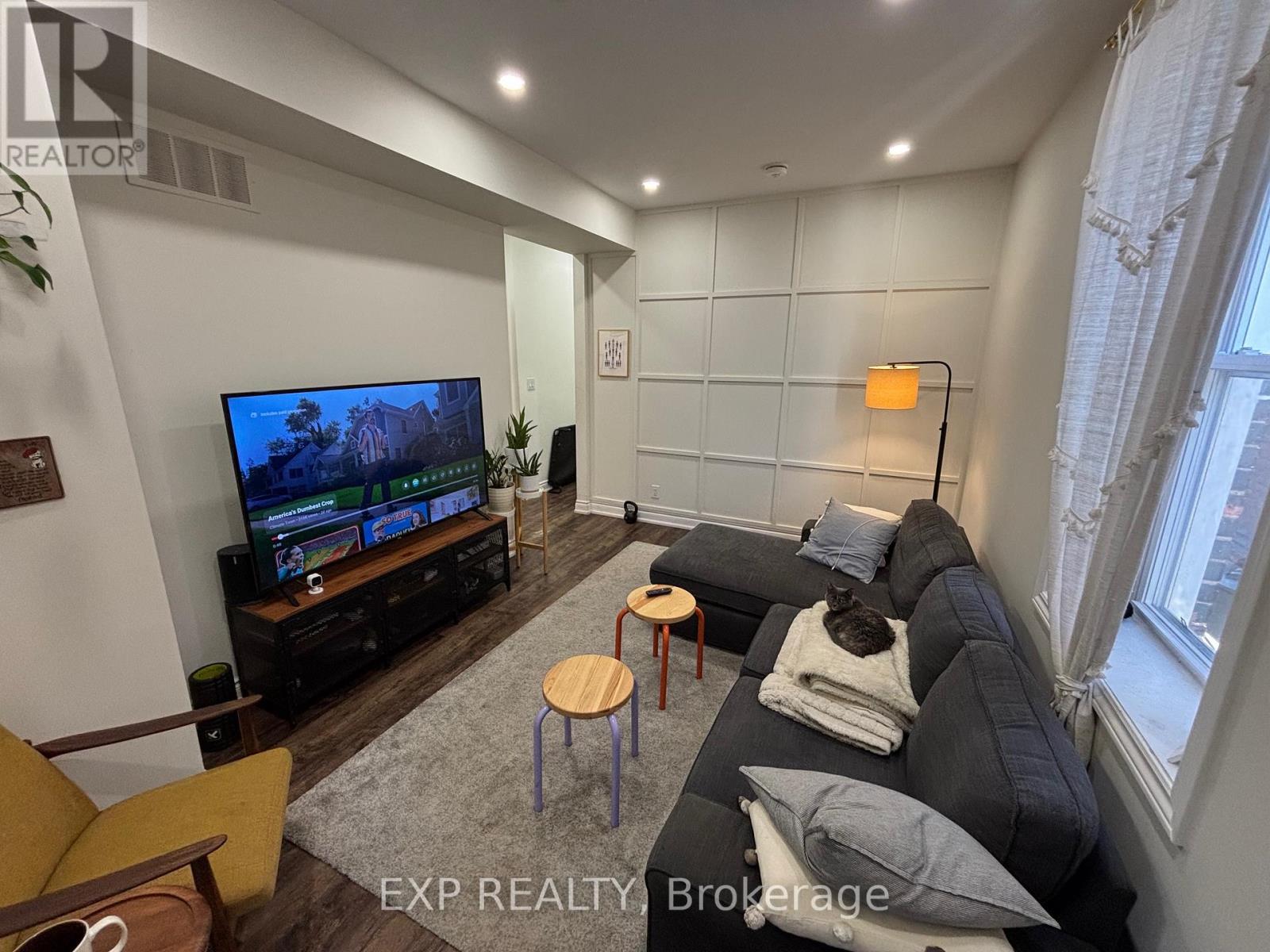 Main - 163 Wentworth Street N, Hamilton, Ontario  L8L 5V6 - Photo 3 - X12459123
