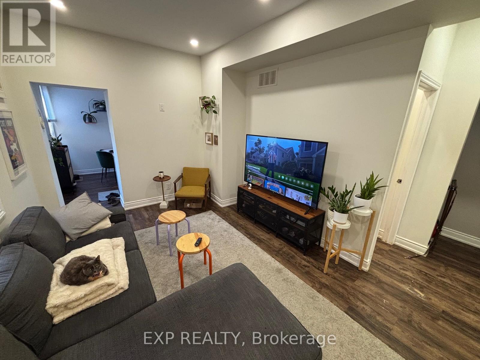 Main - 163 Wentworth Street N, Hamilton, Ontario  L8L 5V6 - Photo 4 - X12459123