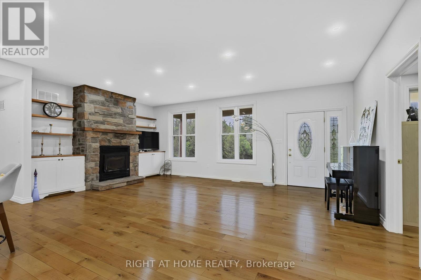 371 Digby Laxton Boundary Road, Kawartha Lakes, Ontario  K0M 2B0 - Photo 12 - X12456064