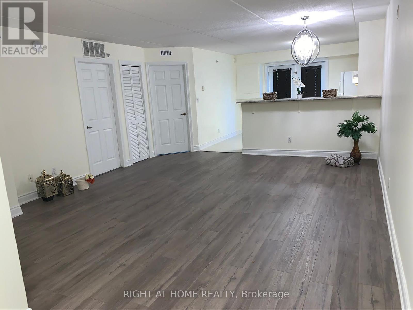 105 - 1480 Bishops Gate E, Oakville, Ontario  L6M 4N4 - Photo 11 - W12459130