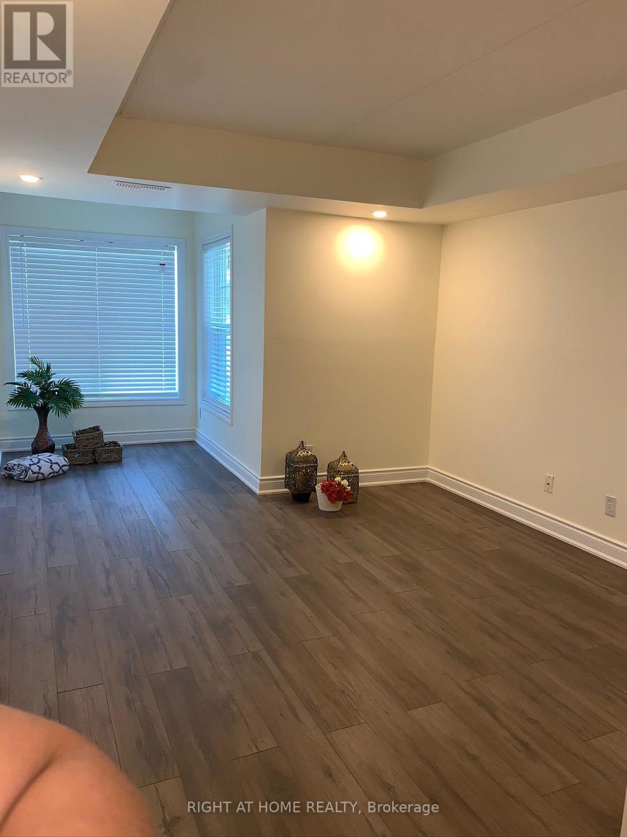 105 - 1480 Bishops Gate E, Oakville, Ontario  L6M 4N4 - Photo 14 - W12459130