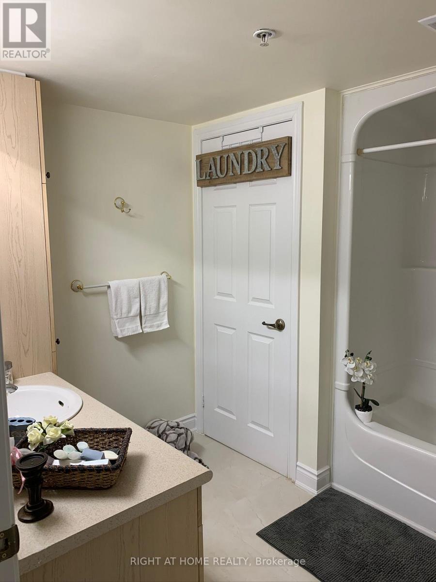 105 - 1480 Bishops Gate E, Oakville, Ontario  L6M 4N4 - Photo 17 - W12459130