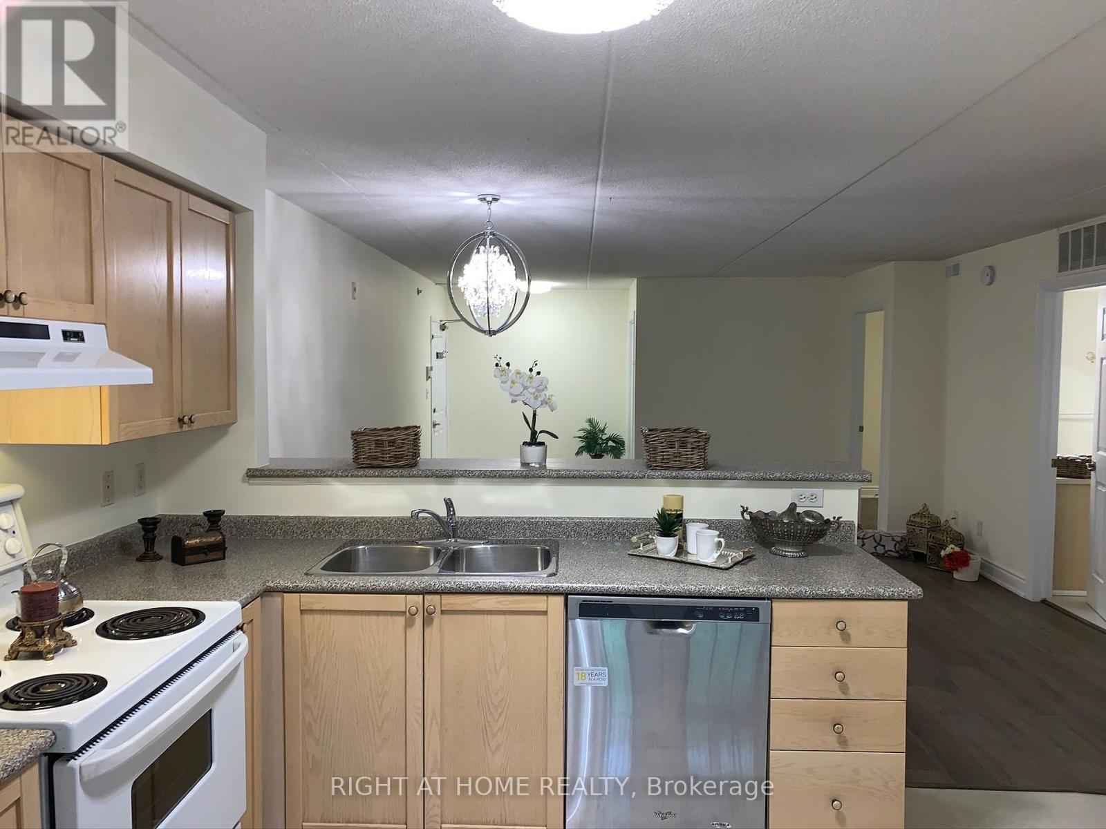 105 - 1480 Bishops Gate E, Oakville, Ontario  L6M 4N4 - Photo 19 - W12459130