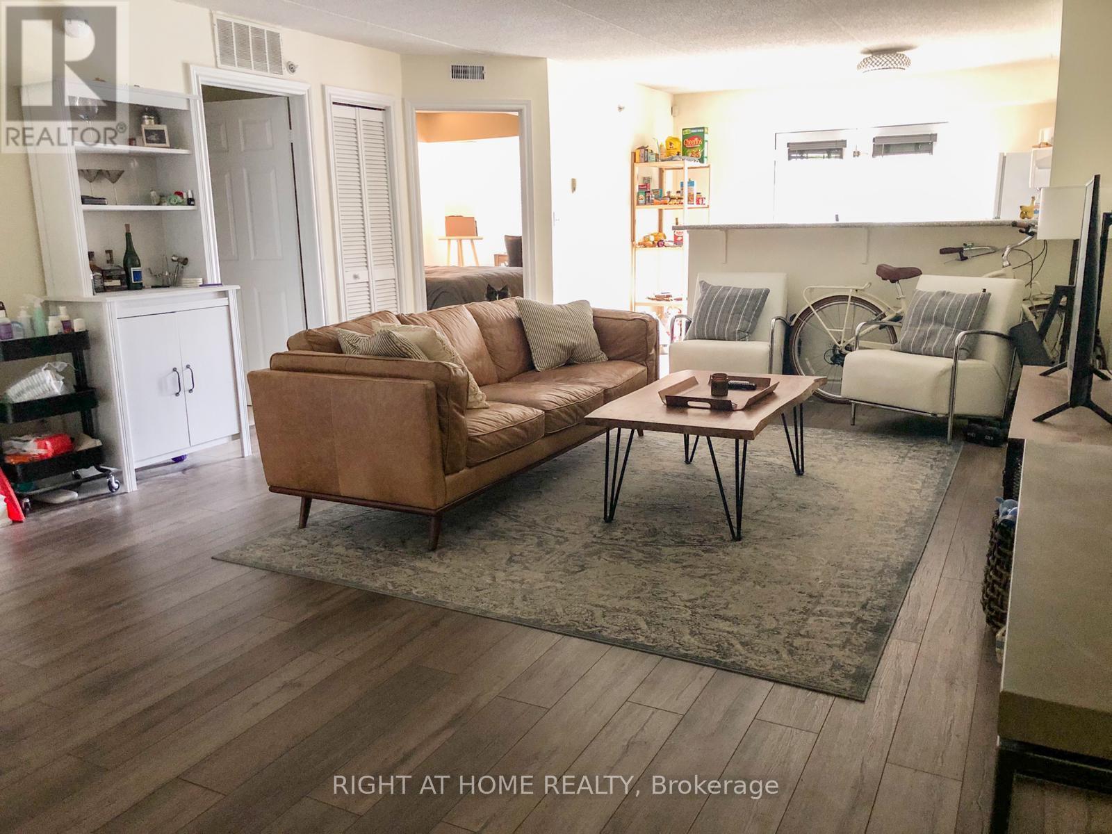 105 - 1480 Bishops Gate E, Oakville, Ontario  L6M 4N4 - Photo 2 - W12459130
