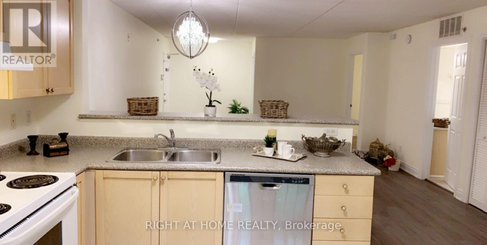 105 - 1480 Bishops Gate E, Oakville, Ontario  L6M 4N4 - Photo 22 - W12459130