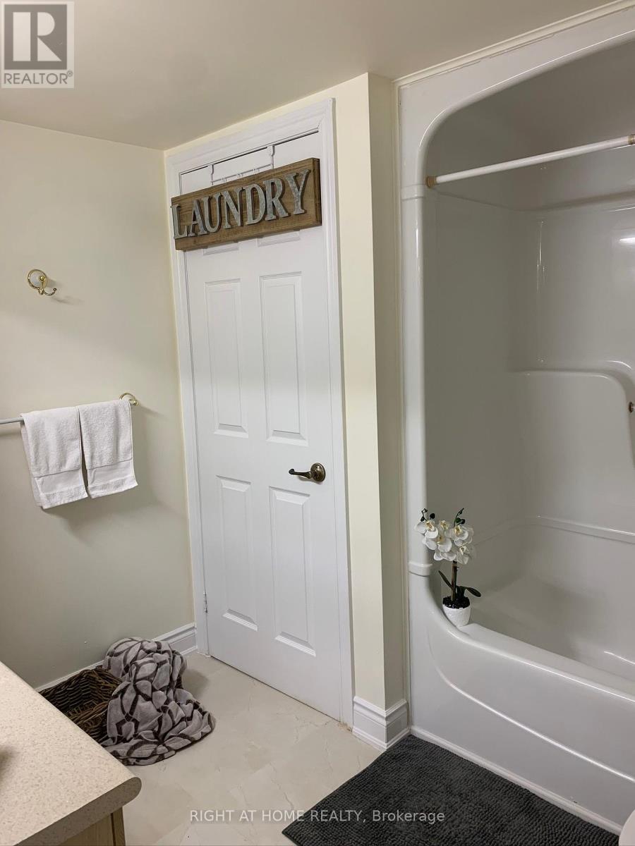 105 - 1480 Bishops Gate E, Oakville, Ontario  L6M 4N4 - Photo 26 - W12459130