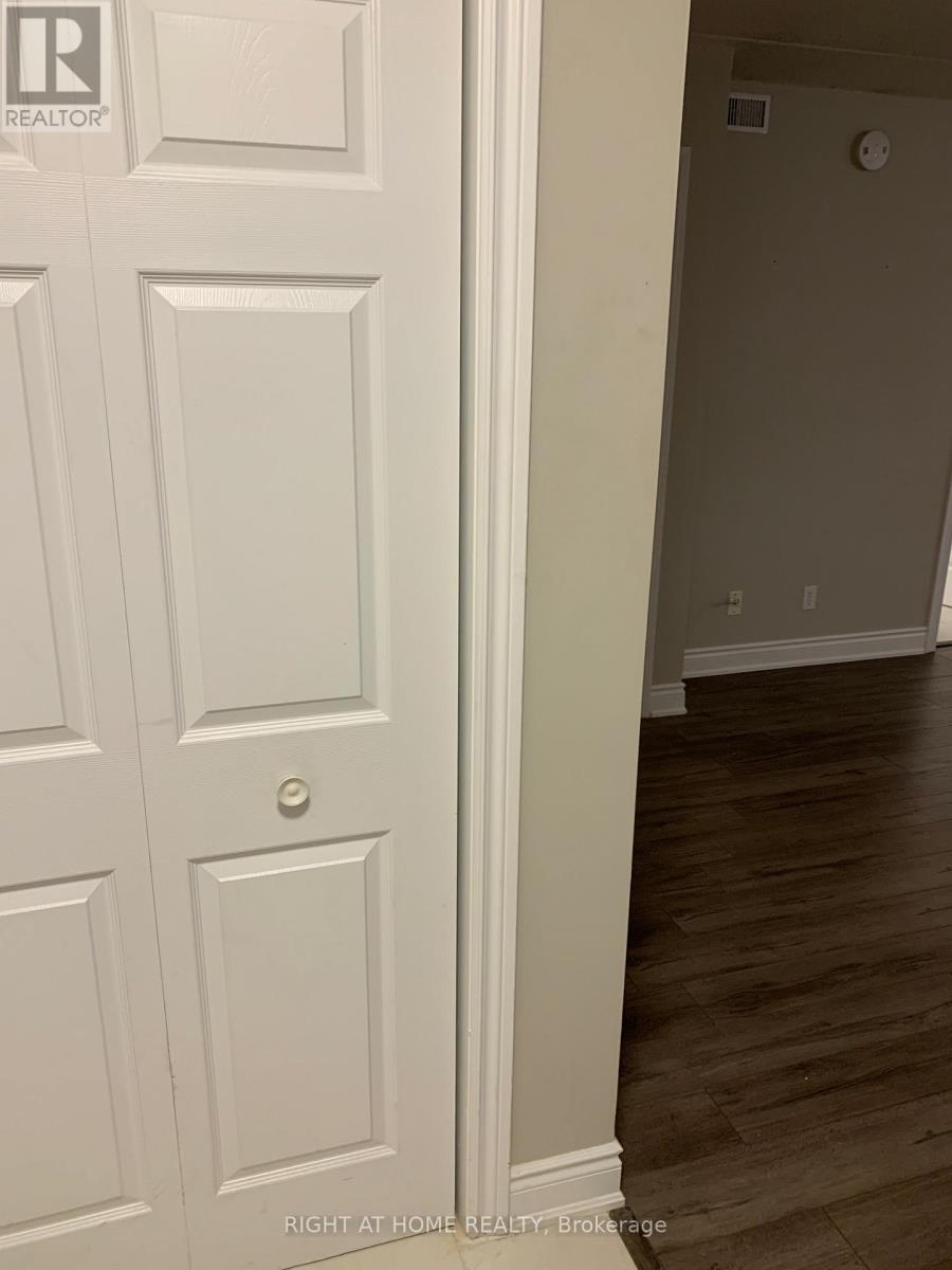 105 - 1480 Bishops Gate E, Oakville, Ontario  L6M 4N4 - Photo 32 - W12459130