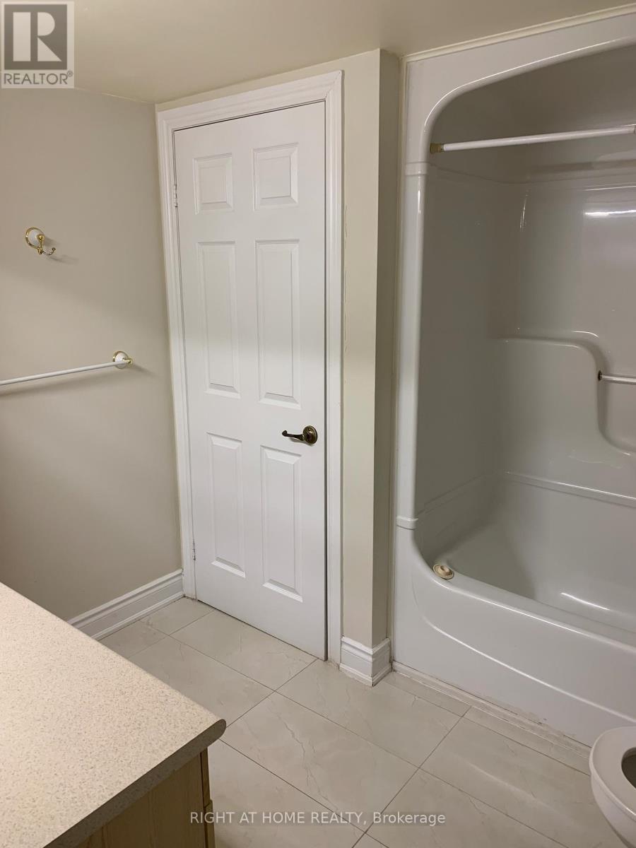 105 - 1480 Bishops Gate E, Oakville, Ontario  L6M 4N4 - Photo 34 - W12459130