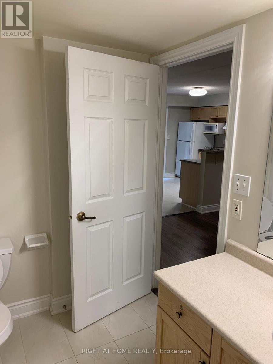 105 - 1480 Bishops Gate E, Oakville, Ontario  L6M 4N4 - Photo 35 - W12459130