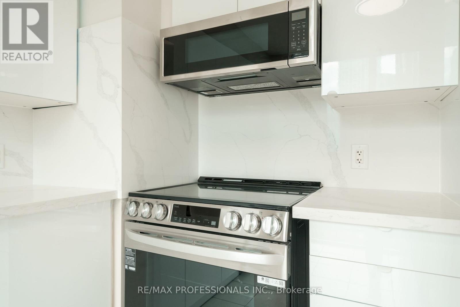 1703 - 208 Enfield Place, Mississauga, Ontario  L5B 0B8 - Photo 14 - W12459110