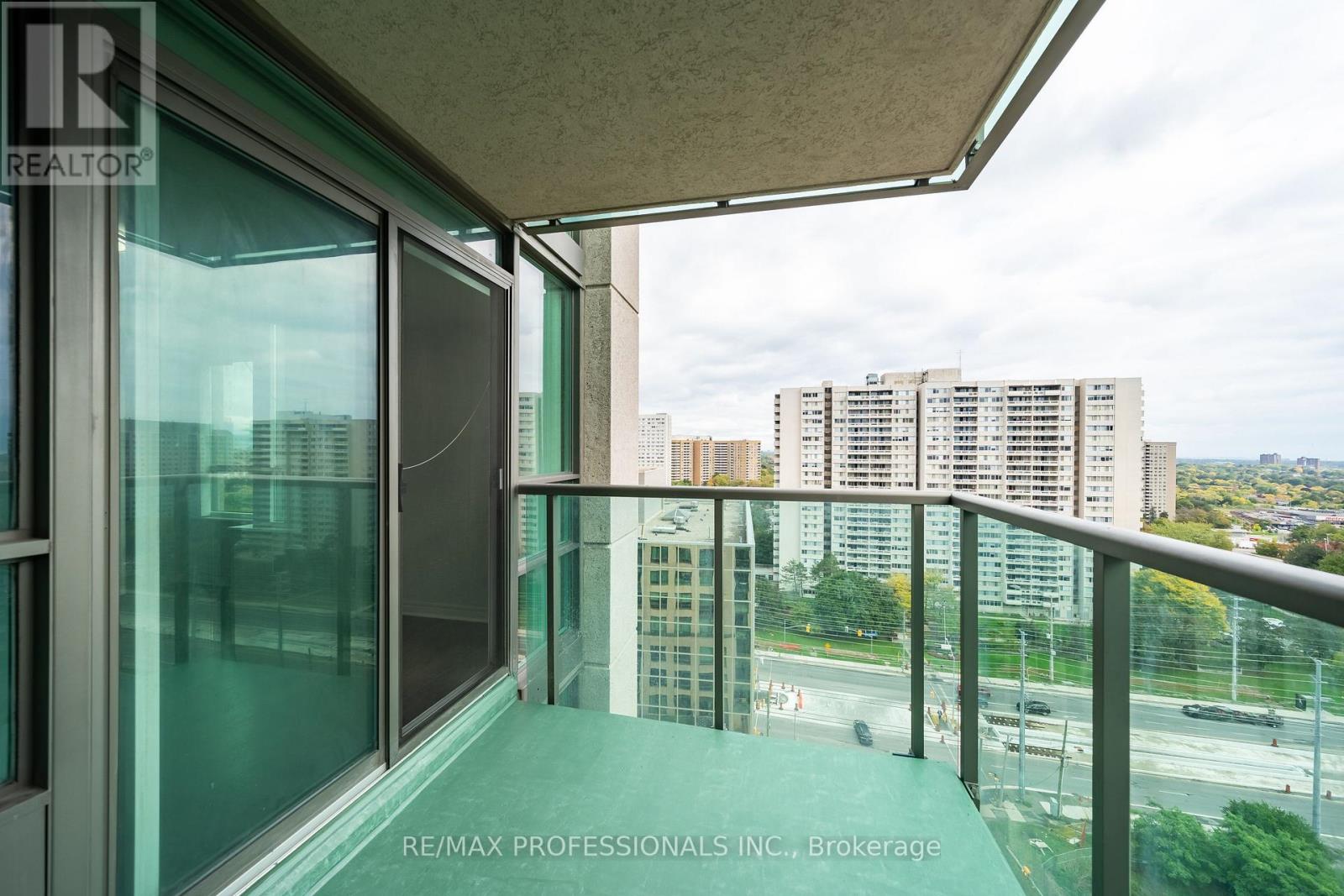 1703 - 208 Enfield Place, Mississauga, Ontario  L5B 0B8 - Photo 15 - W12459110
