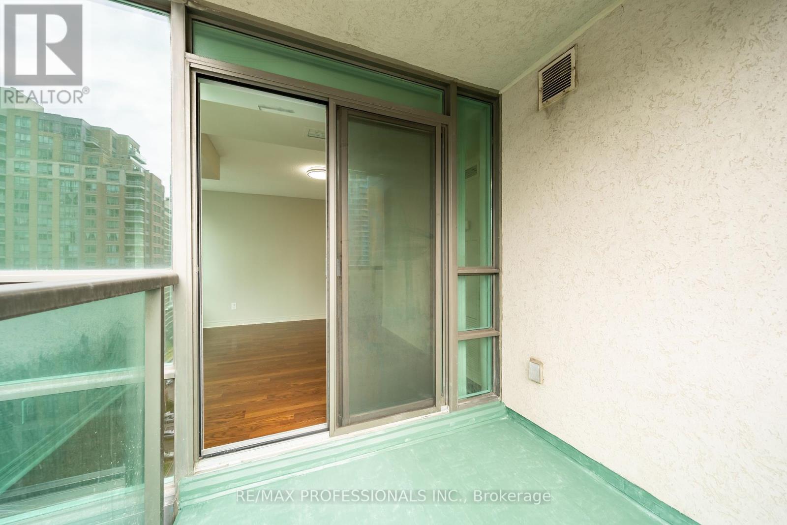 1703 - 208 Enfield Place, Mississauga, Ontario  L5B 0B8 - Photo 23 - W12459110